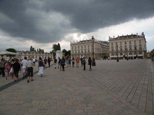  la place Stan avant l'orage